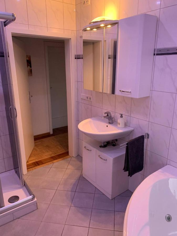 Mainpark Apartment 4 Schlafzimmer Bis Zu 10 Personen Direkt Ueber Aschaffapartment Bei Aschaffenburg Mainaschaff 외부 사진